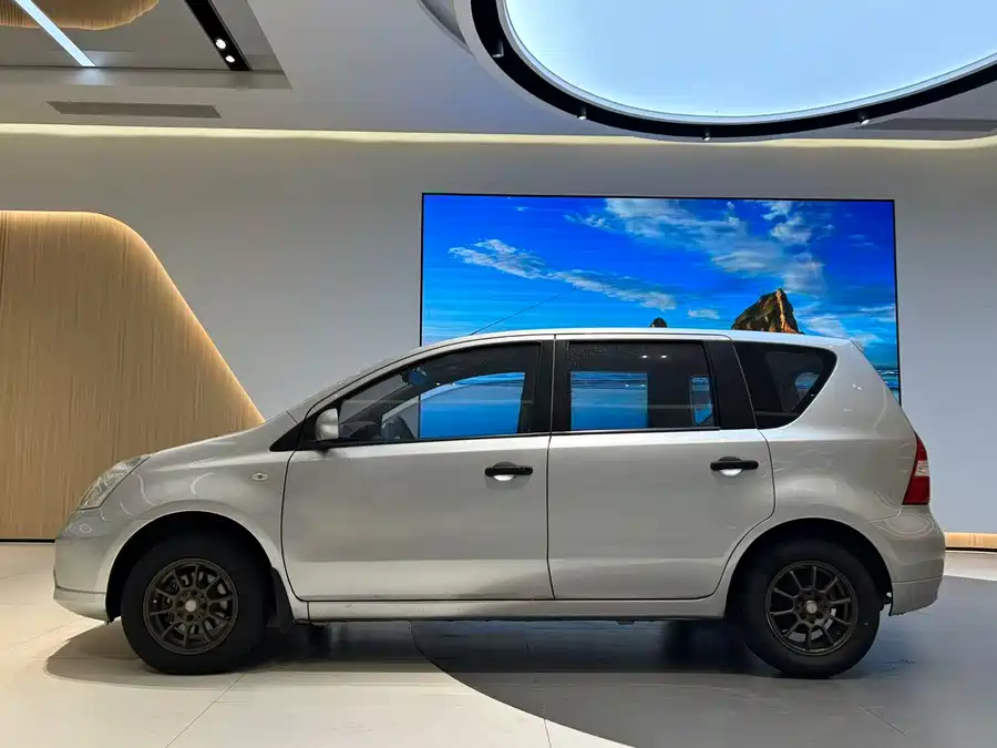Nissan Livina
