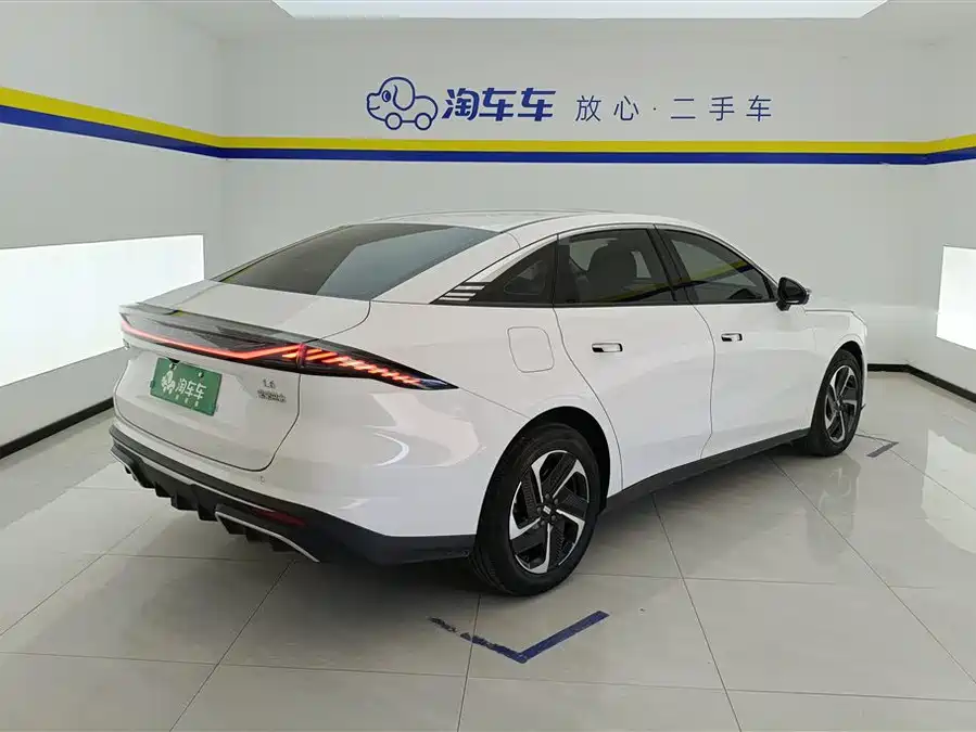 Geely Galaxy L6