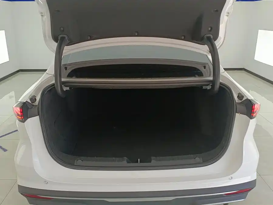 Geely Galaxy L6