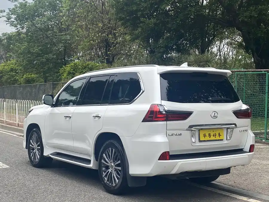 Lexus LX