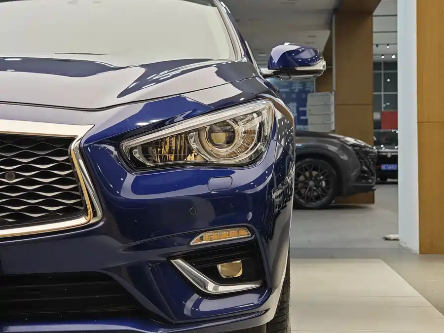 Infiniti Q50L