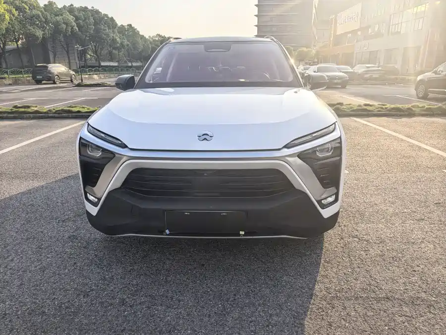 NIO ES8