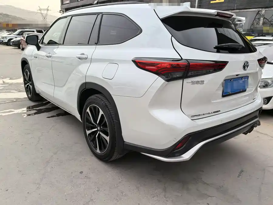 Toyota Crown Land