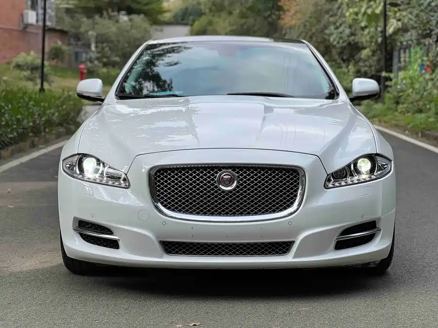 Jaguar XJ