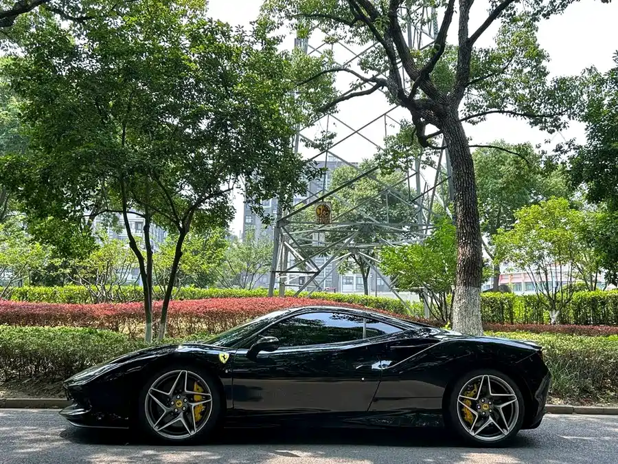 Ferrari F8