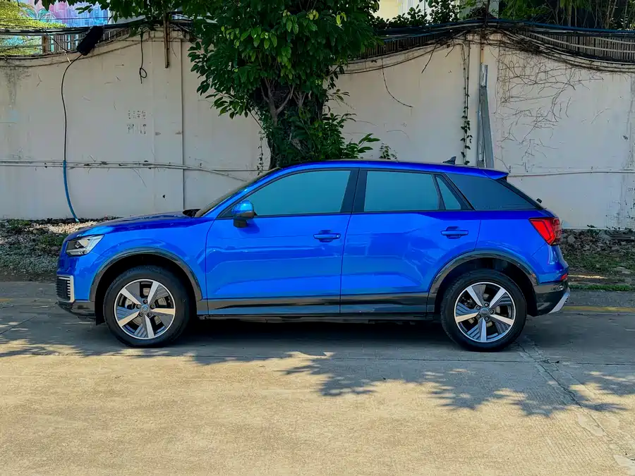 Audi Q2L e-tron