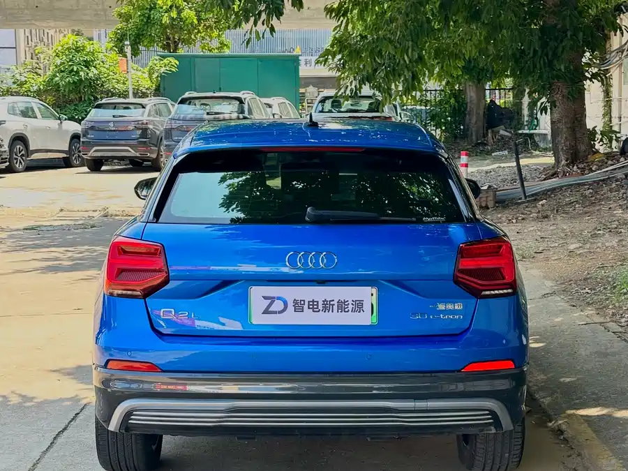 Audi Q2L e-tron