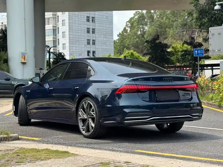 Audi A7L