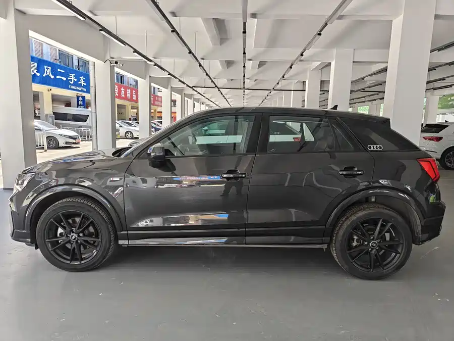 Audi Q2L