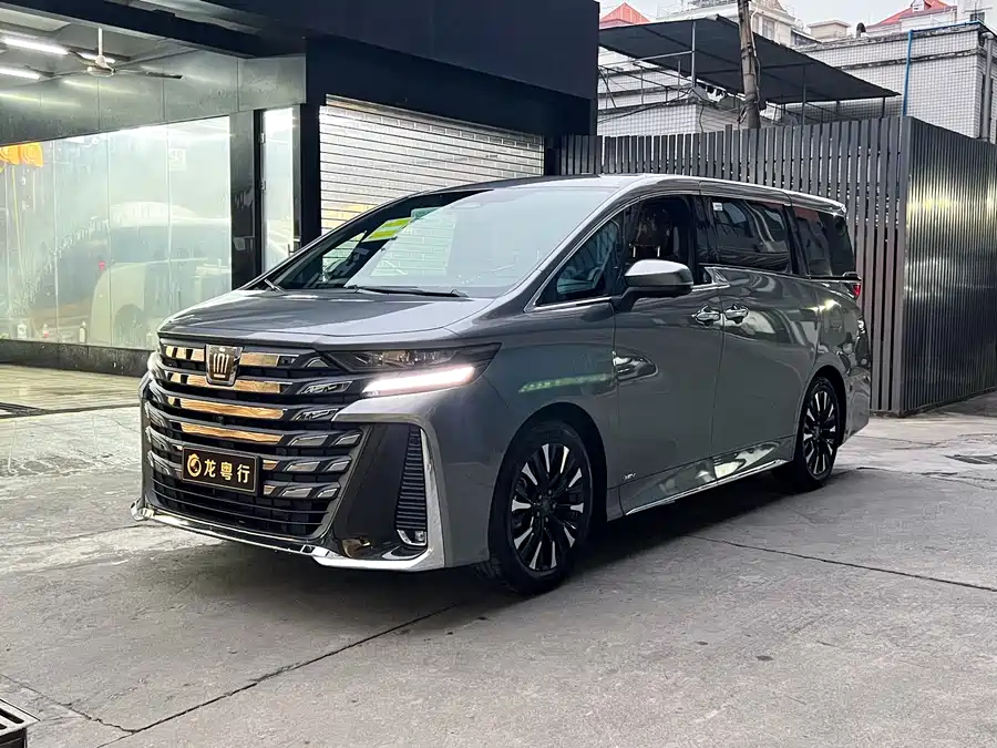 Toyota Crown Vellfire