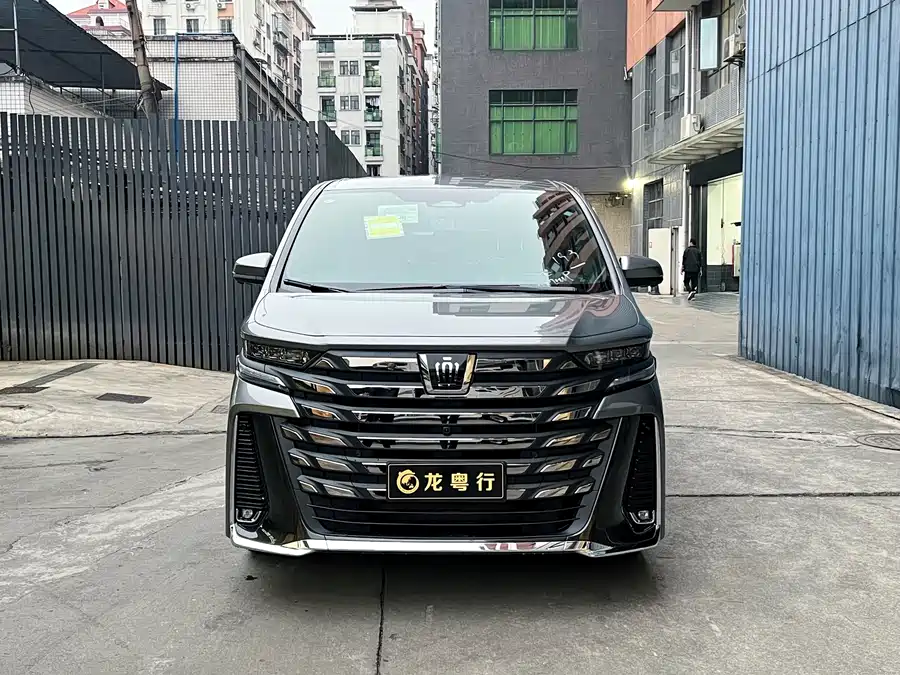Toyota Crown Vellfire