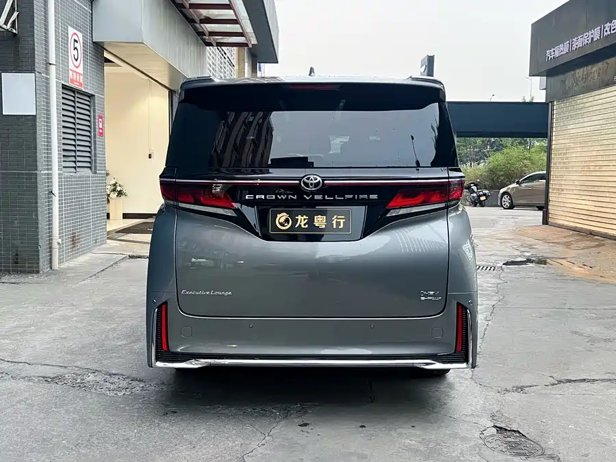 Toyota Crown Vellfire