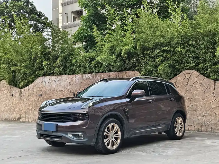 Lynk & Co 01