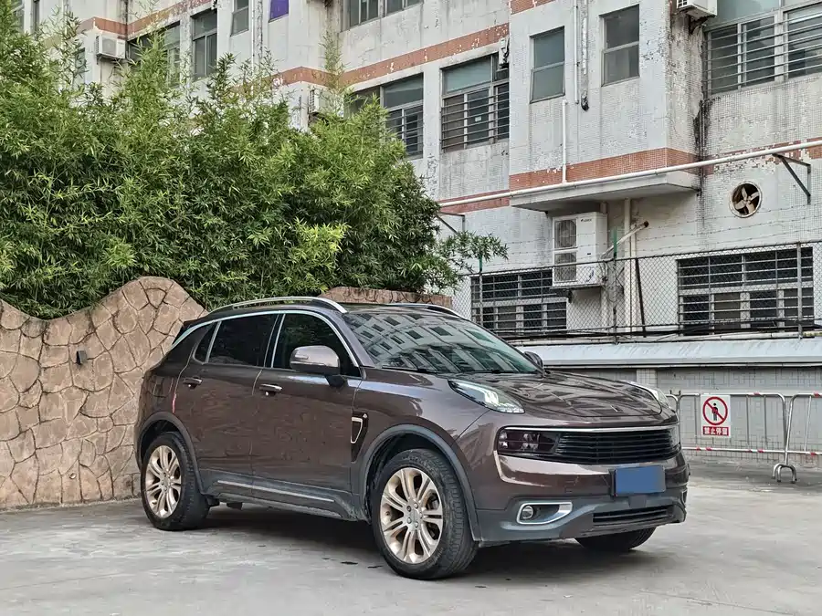 Lynk & Co 01