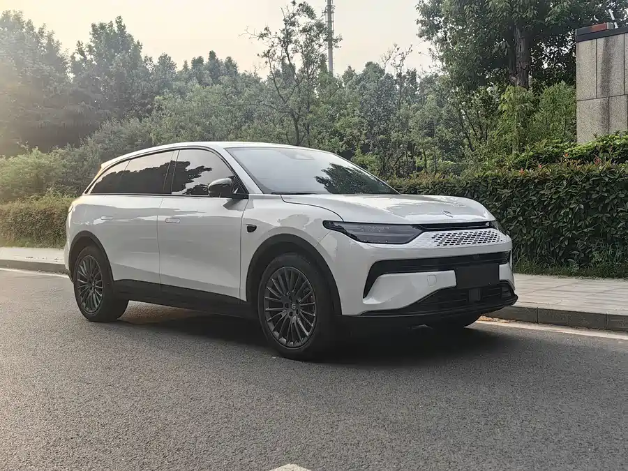 Leapmotor C11