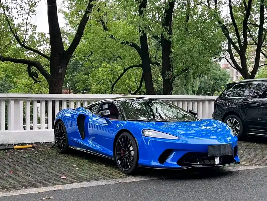 McLaren GT