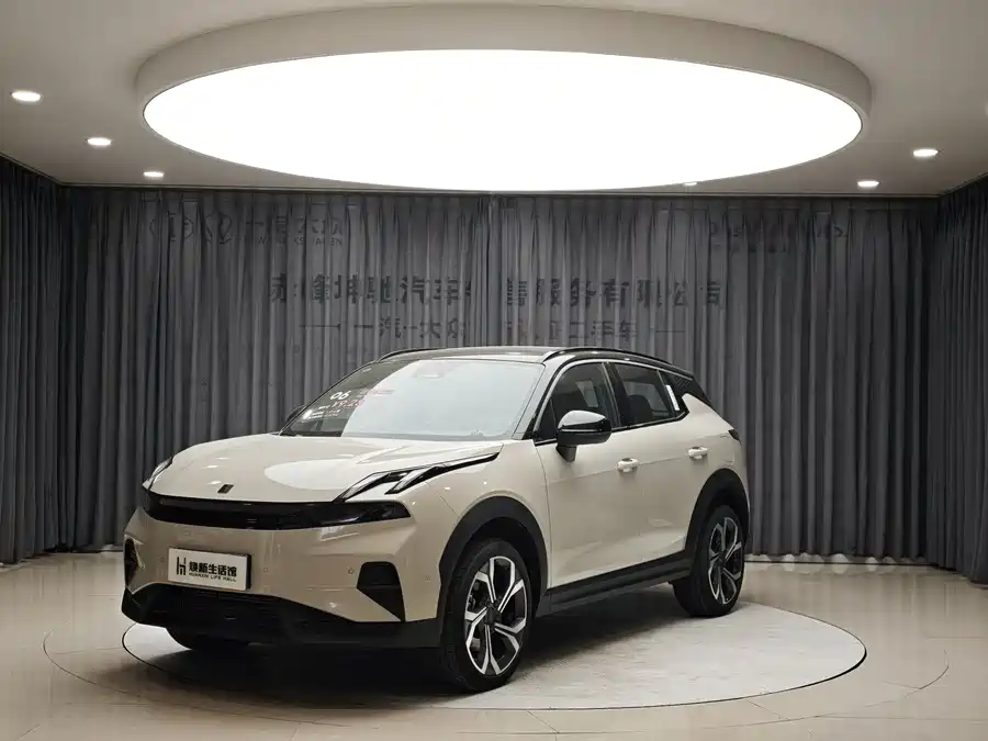 Lynk & Co 06