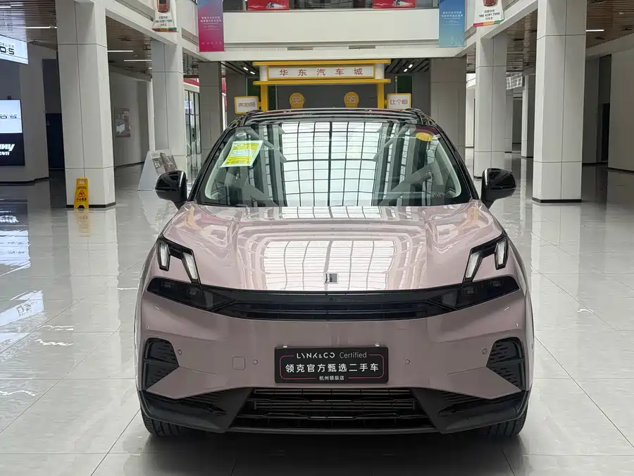 Lynk & Co 06