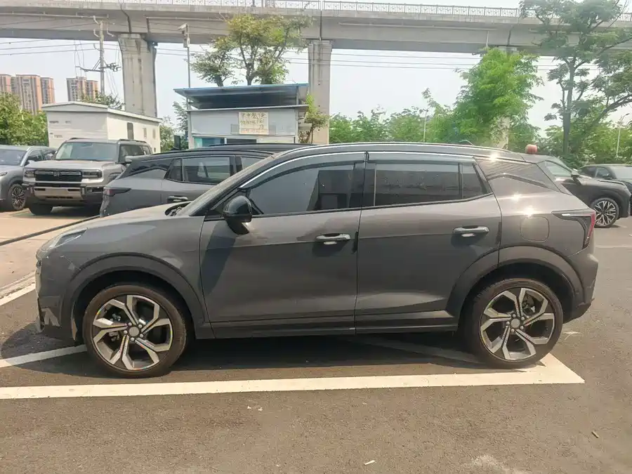 Lynk & Co 06