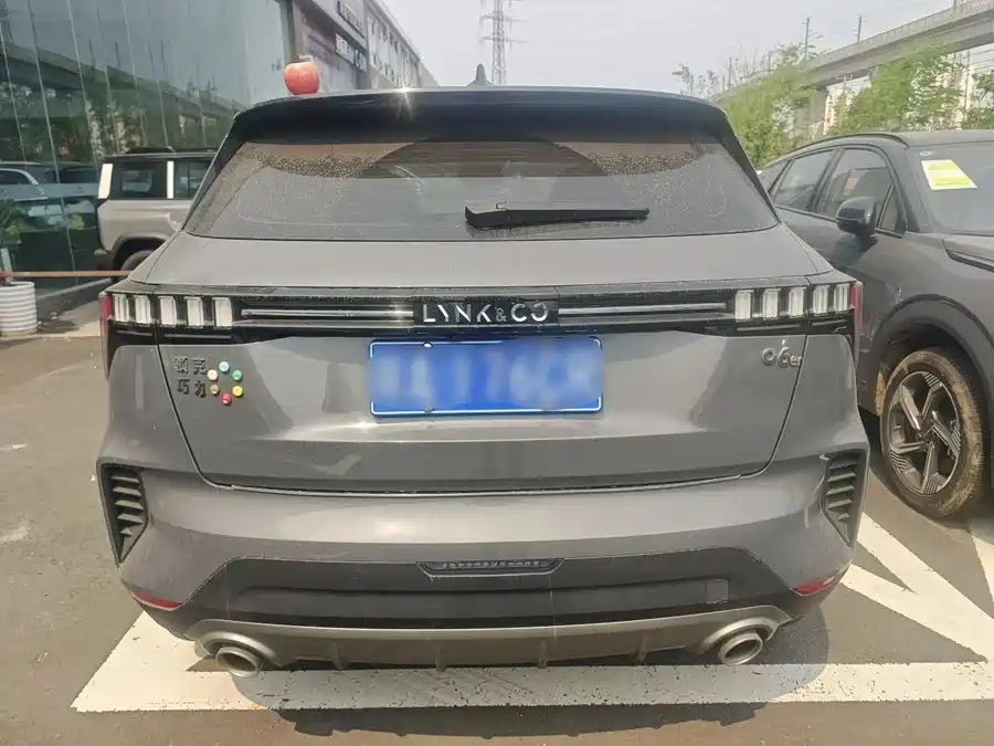 Lynk & Co 06