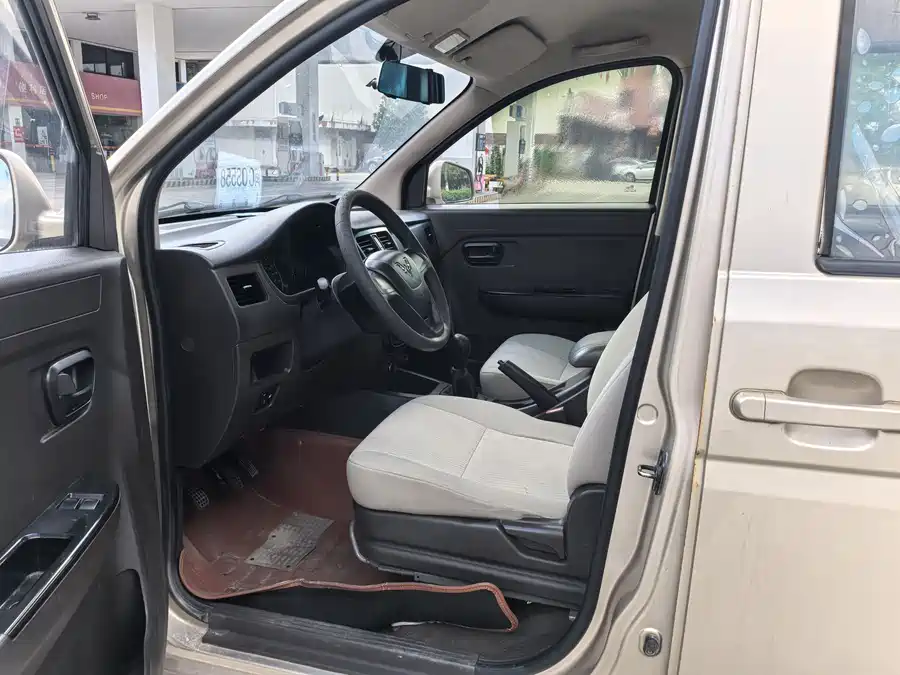 Wuling Rongguang V