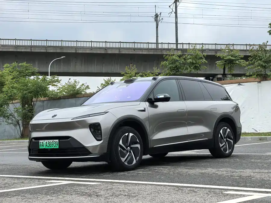 NIO ES8