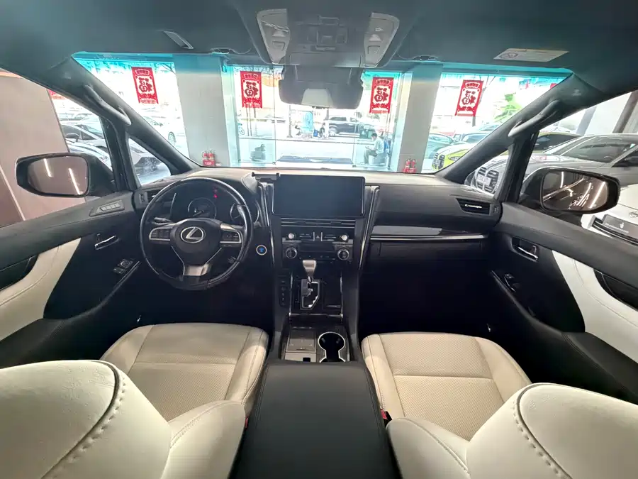 Lexus LM