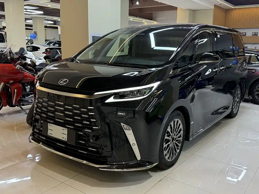 Lexus LM