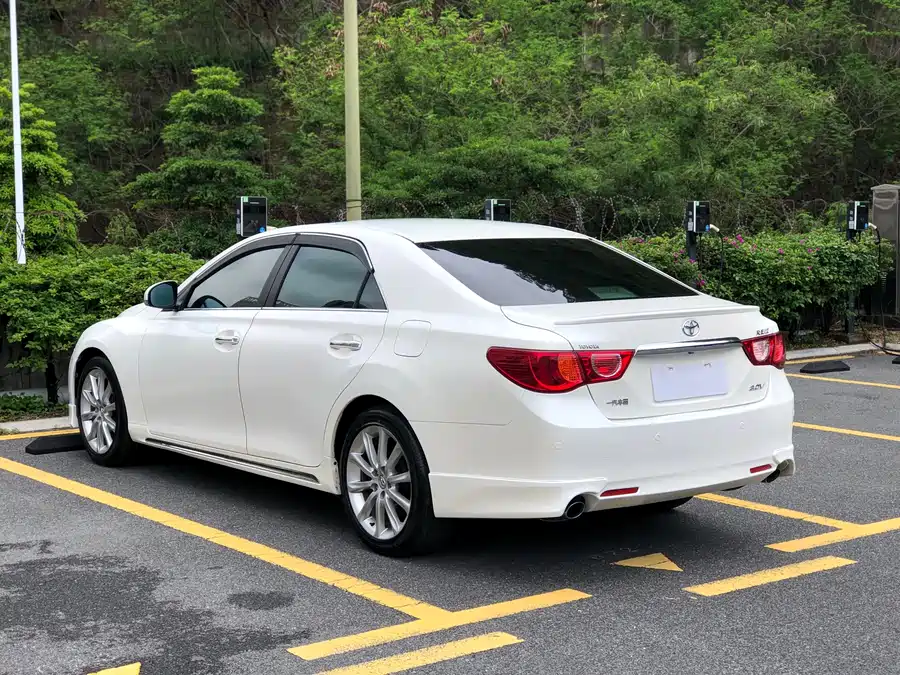 Toyota Reiz