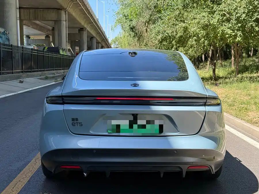 NIO ET5
