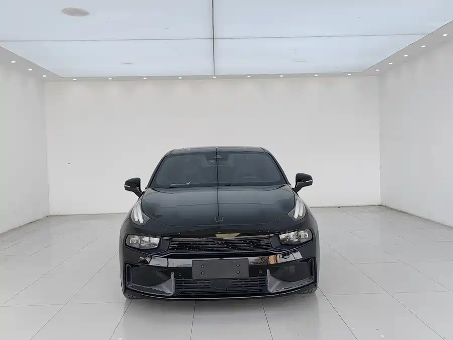 Lynk & Co 03