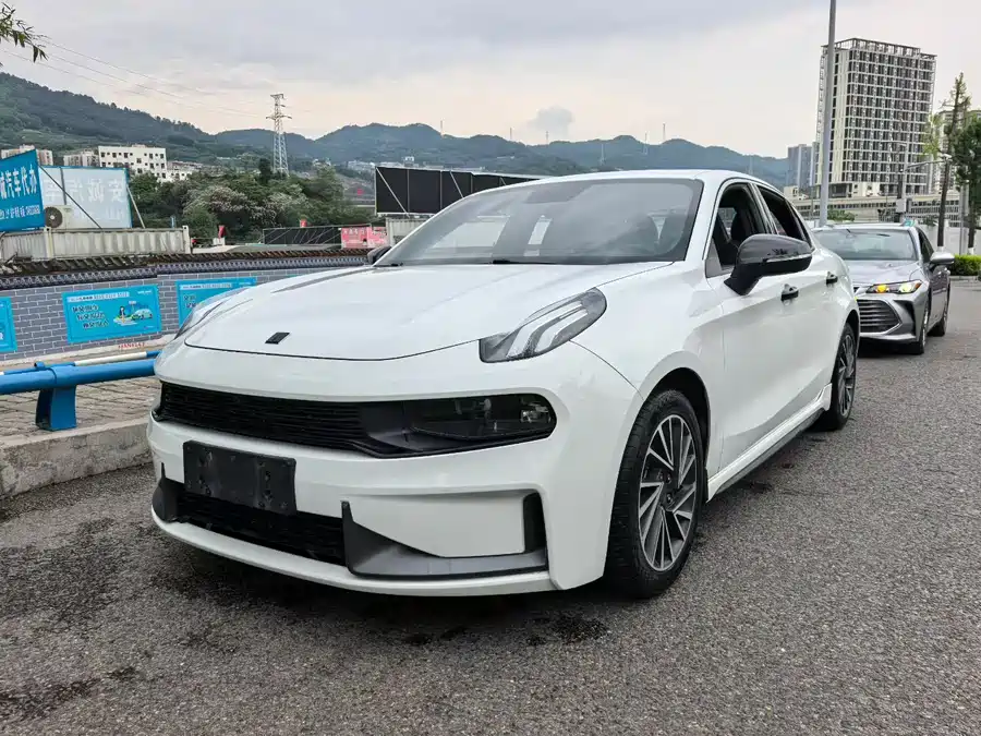 Lynk & Co 03