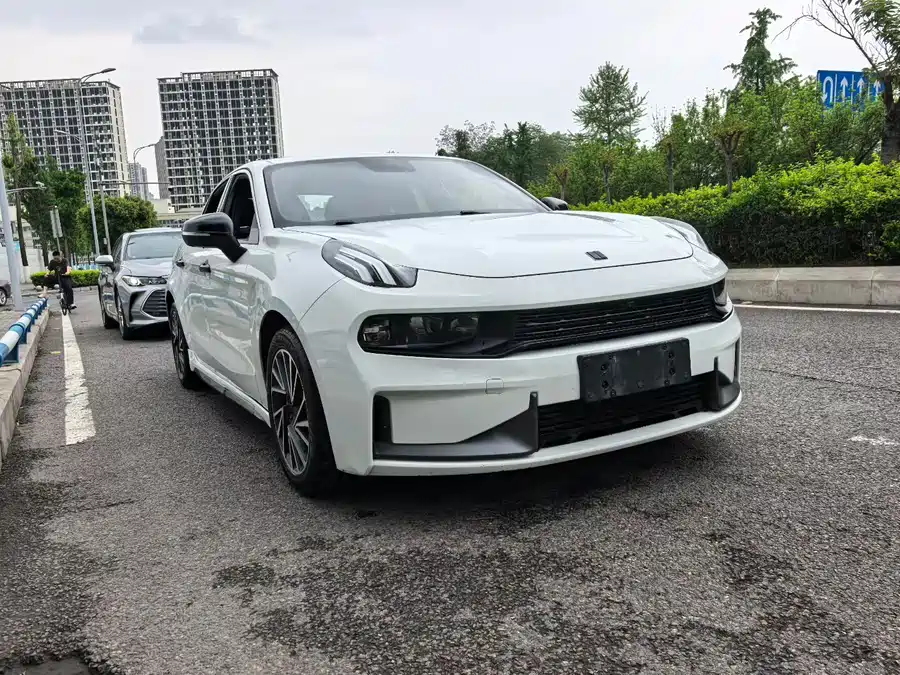 Lynk & Co 03