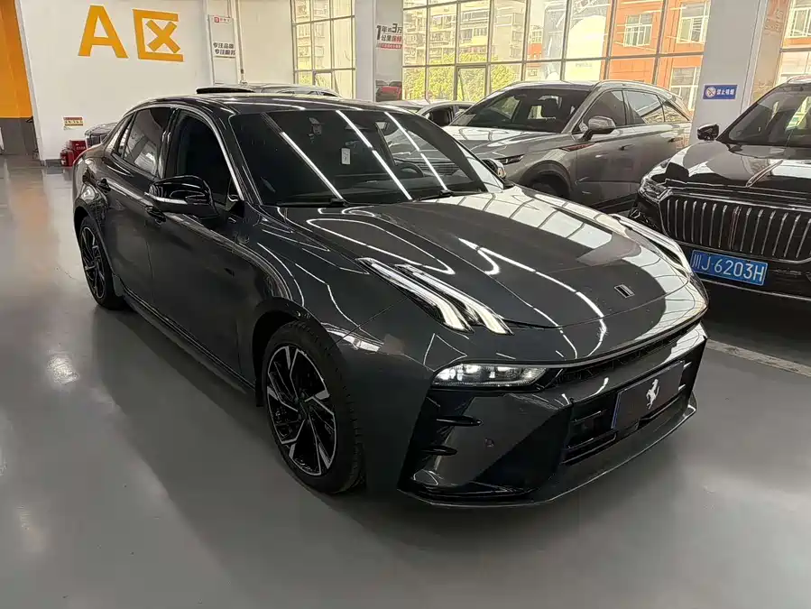 Lynk & Co 03