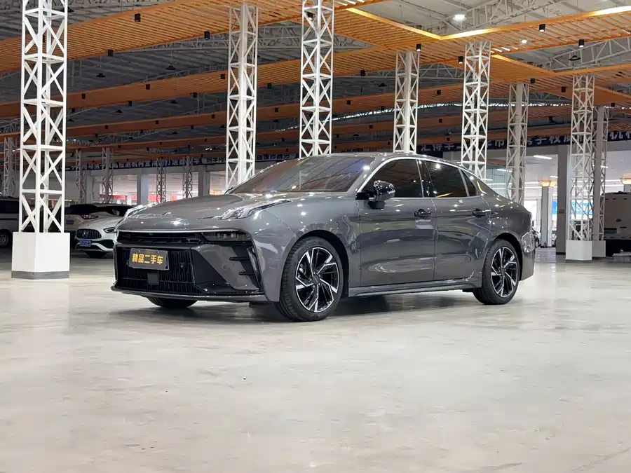 Lynk & Co 03