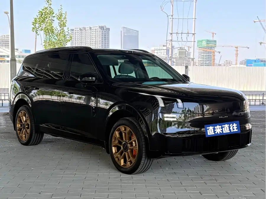 Lynk & Co 900