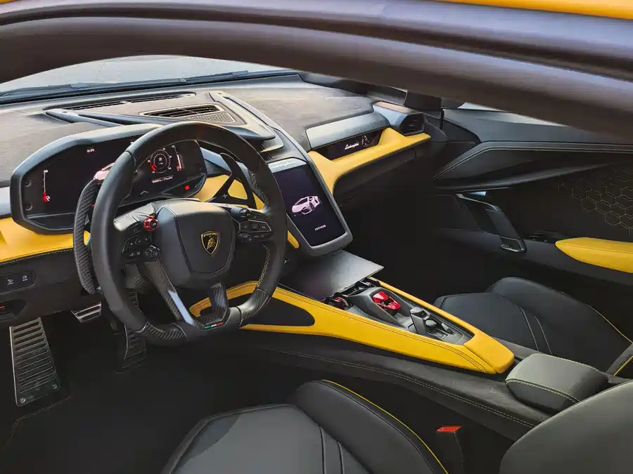 Lamborghini Revuelto
