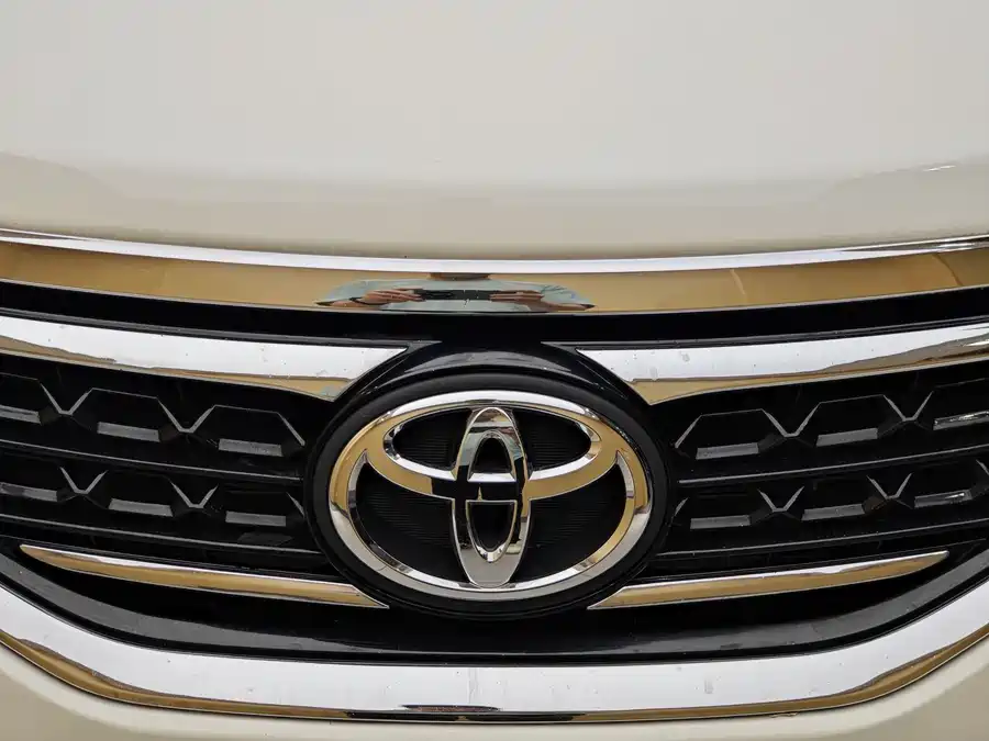 Toyota Reiz
