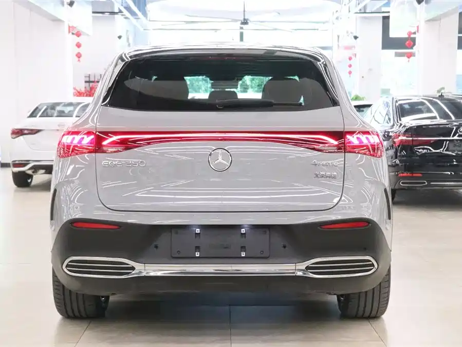 Mercedes Benz EQE SUV