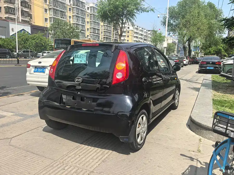 BYD F0
