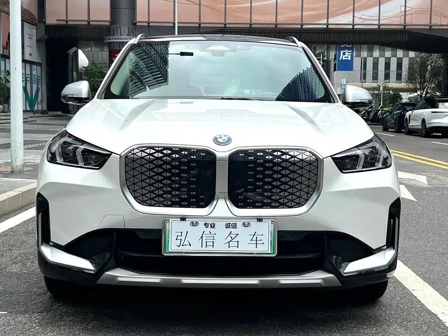 BMW iX1