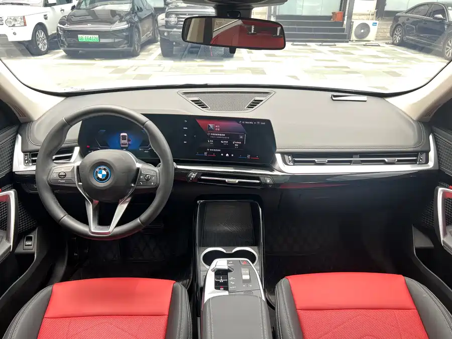 BMW iX1