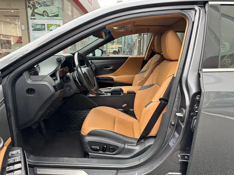 Lexus ES