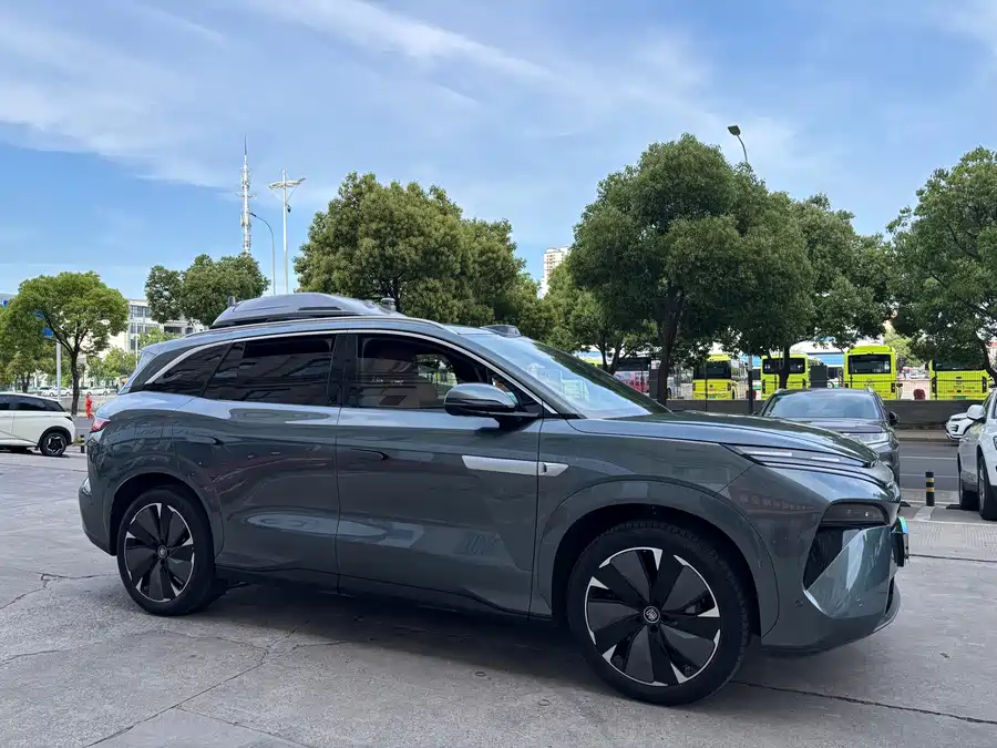 BYD Tang L