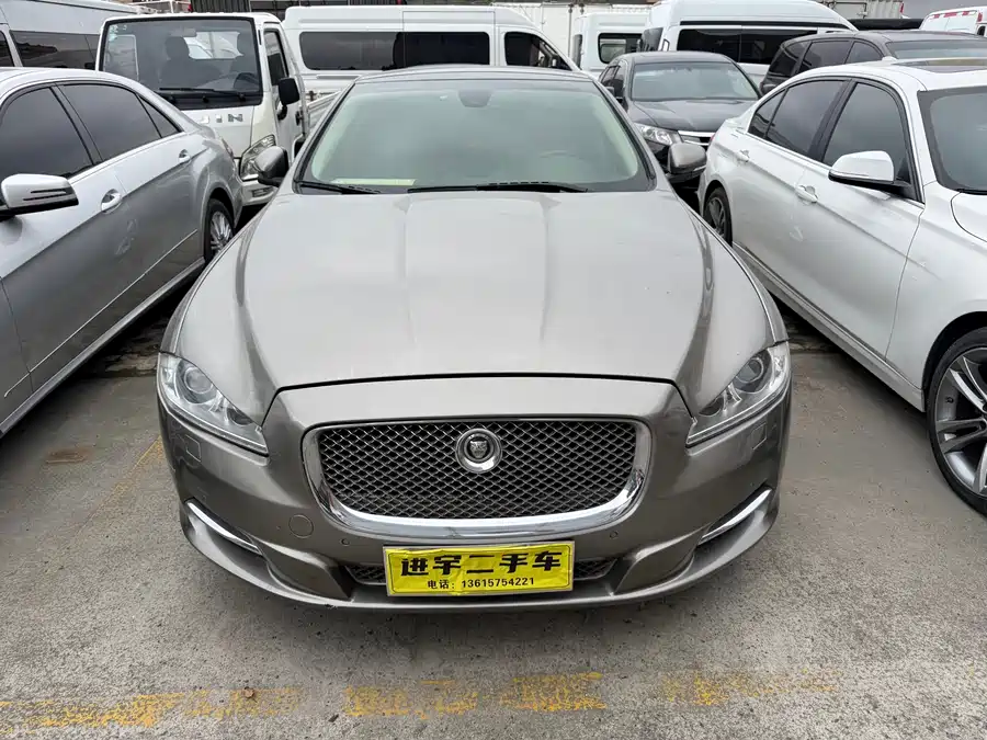Jaguar XJ