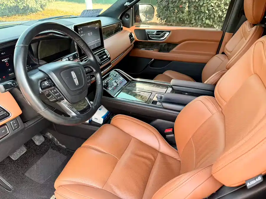 Lincoln Navigator