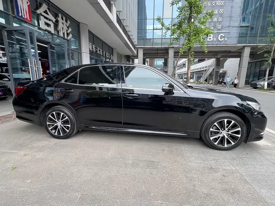 Toyota crown