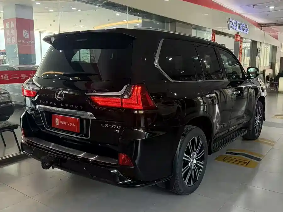 Lexus LX