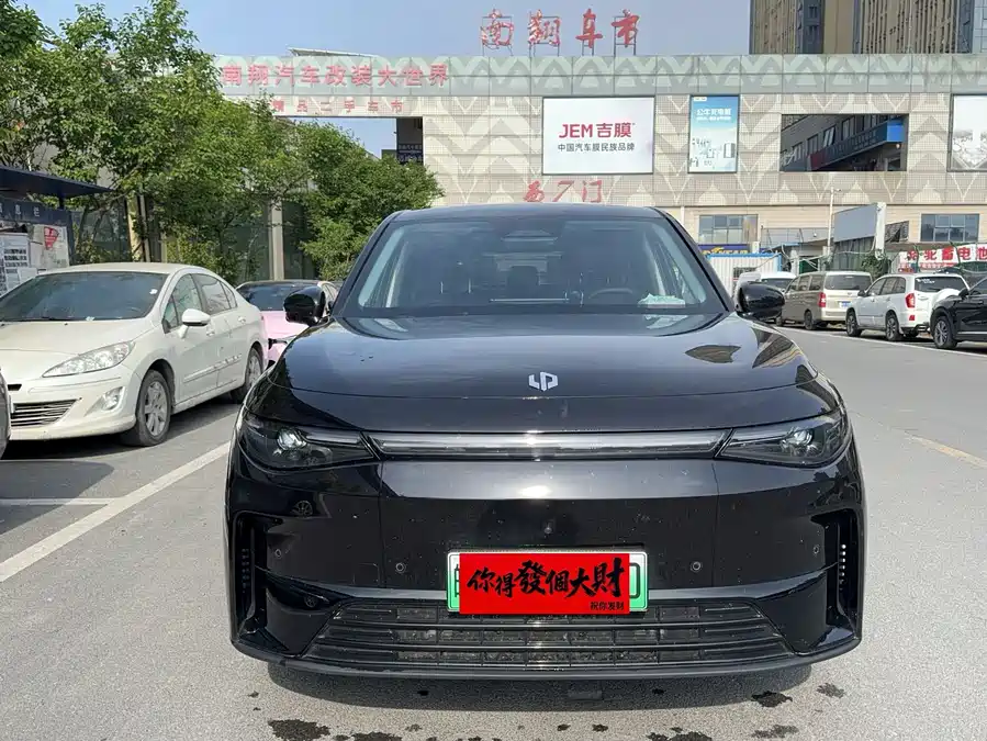Leapmotor C10