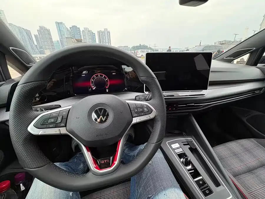 Volkswagen Golf GTI